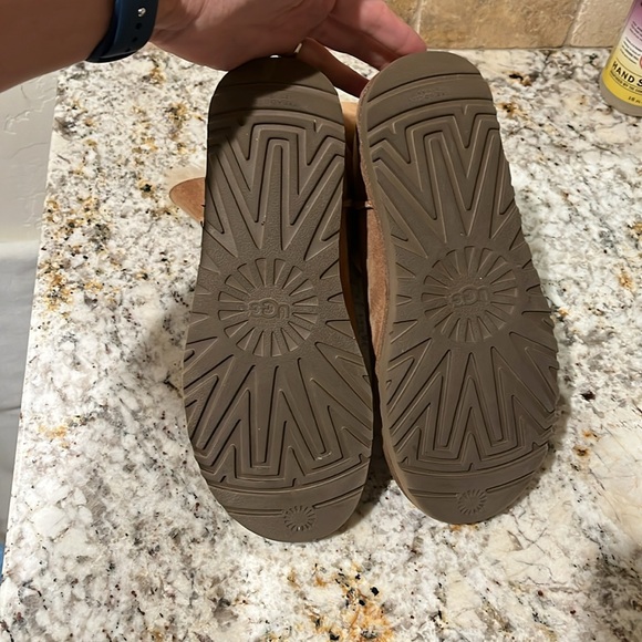 Ugg Bailey Button boots size 9 - Picture 8 of 8